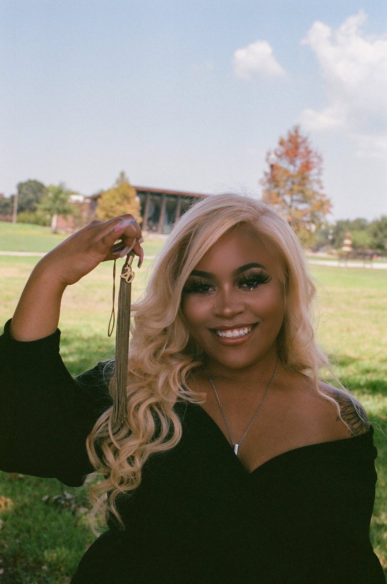 HotGurlTrin's tweet image. Yes I know my pictures late, but I did Graduate. 

•
Trinity Arielle Toussaint 
B.S in Health 
GPA: 3.22 
Deans list 2017-2020 
First Generation 
•

📸: IG - photogchasse 
#hbcugrad #pvamu20 #pv20 #pvamugrad #pvgrad