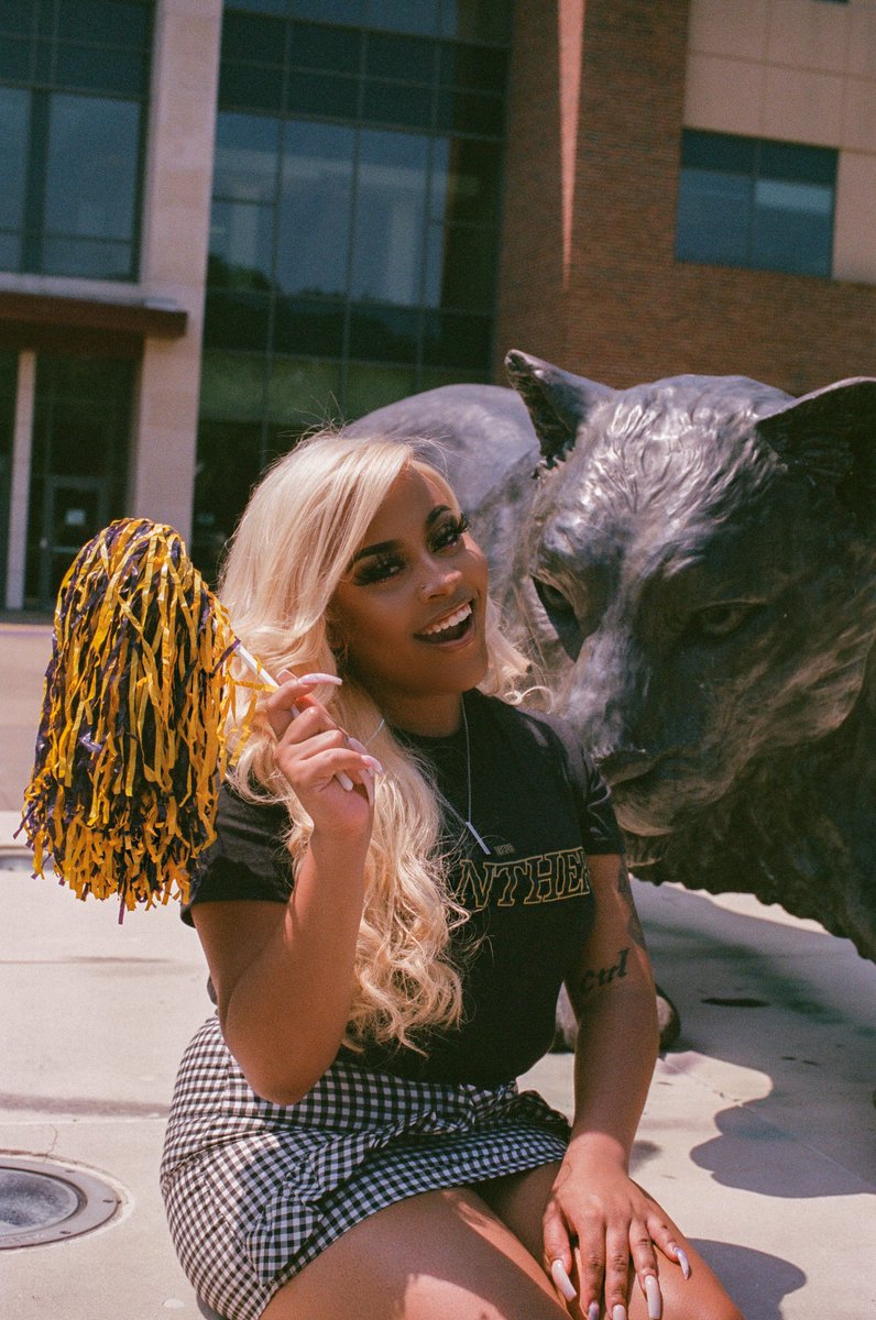 HotGurlTrin's tweet image. Yes I know my pictures late, but I did Graduate. 

•
Trinity Arielle Toussaint 
B.S in Health 
GPA: 3.22 
Deans list 2017-2020 
First Generation 
•

📸: IG - photogchasse 
#hbcugrad #pvamu20 #pv20 #pvamugrad #pvgrad