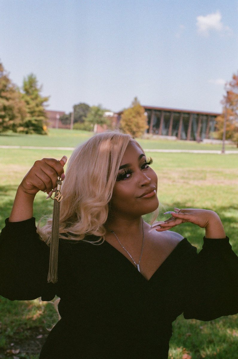 HotGurlTrin's tweet image. Yes I know my pictures late, but I did Graduate. 

•
Trinity Arielle Toussaint 
B.S in Health 
GPA: 3.22 
Deans list 2017-2020 
First Generation 
•

📸: IG - photogchasse 
#hbcugrad #pvamu20 #pv20 #pvamugrad #pvgrad