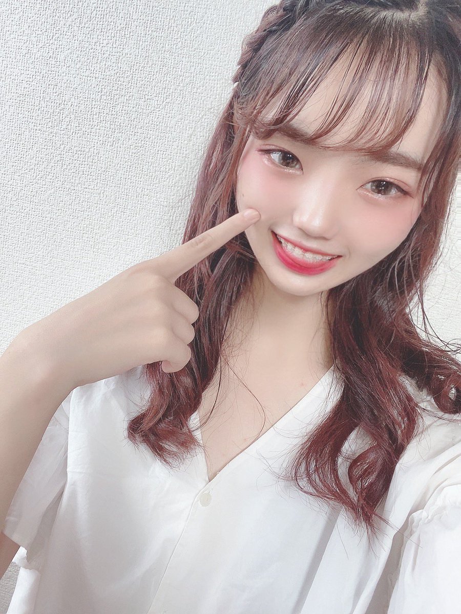 Mayarin only has 379 followers so if you wanna follow a cute idol who shines on stage and doesn't stop smiling you can find her here  @maya_idolclass