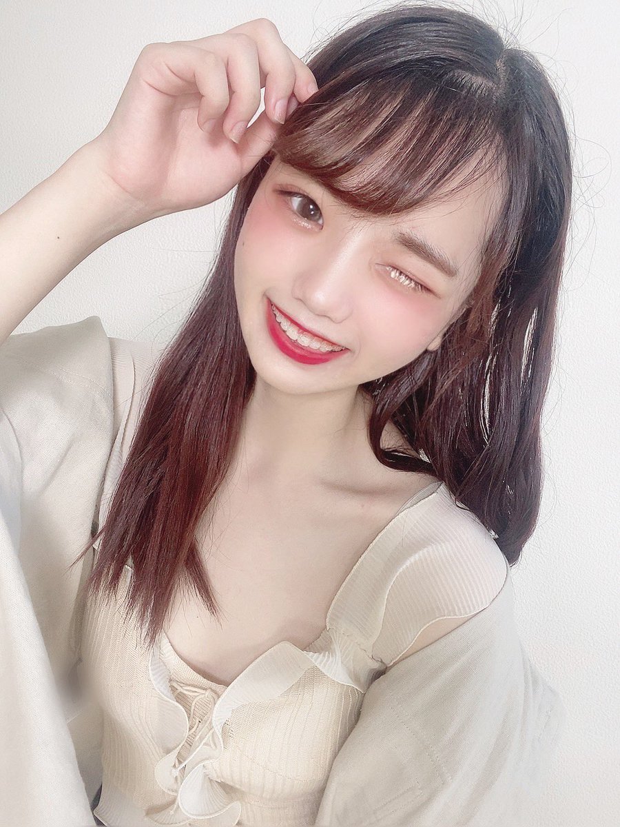 Mayarin only has 379 followers so if you wanna follow a cute idol who shines on stage and doesn't stop smiling you can find her here  @maya_idolclass