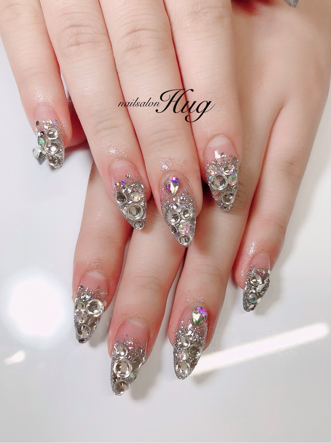 Nailhug ストーン盛り盛りキラキラ 10本アートストーンこれだけ乗らせて 6500 スカルプs10本アートコース Lineid予約 Nailsalonhug 岡山ネイル 岡山ネイルサロン スカルプ スカルプネイル ストーンネイル ギャルネイル グラデーション