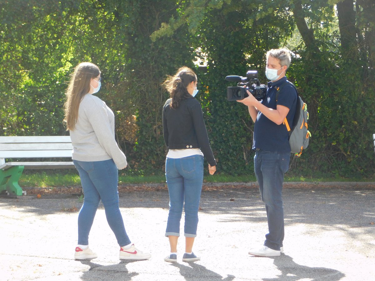 CampusEduc27's tweet photo. Des Romains à Evreux ! Après les traditionnelles révisions du matin, sous l'oeil de @M6, visite du site gallo-romain de @Gisacum : une plongée au coeur du passé ! 
@ac_normandie @LaurentLeMerci4 @EureenNormandie @daac_normandie @VilleEvreux @Beaumesnil27410 https://t.co/OpmngZ4zEB