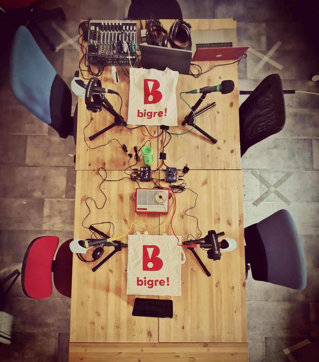 Le studio éphémère #BigreRadio  prêt pour l'étape parisienne #BR2020 dans les locaux de @Coopaname
bigre.coop/radio