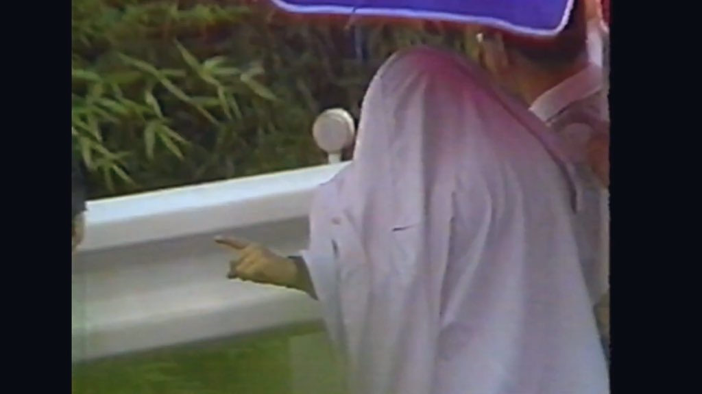 田畑ヒロアキ リング 1998 呪いのビデオの指差し男は 宮崎勤が実況見分した時のニュース映像がモデルになってると言うのを最近知ってゾッとしました キモい