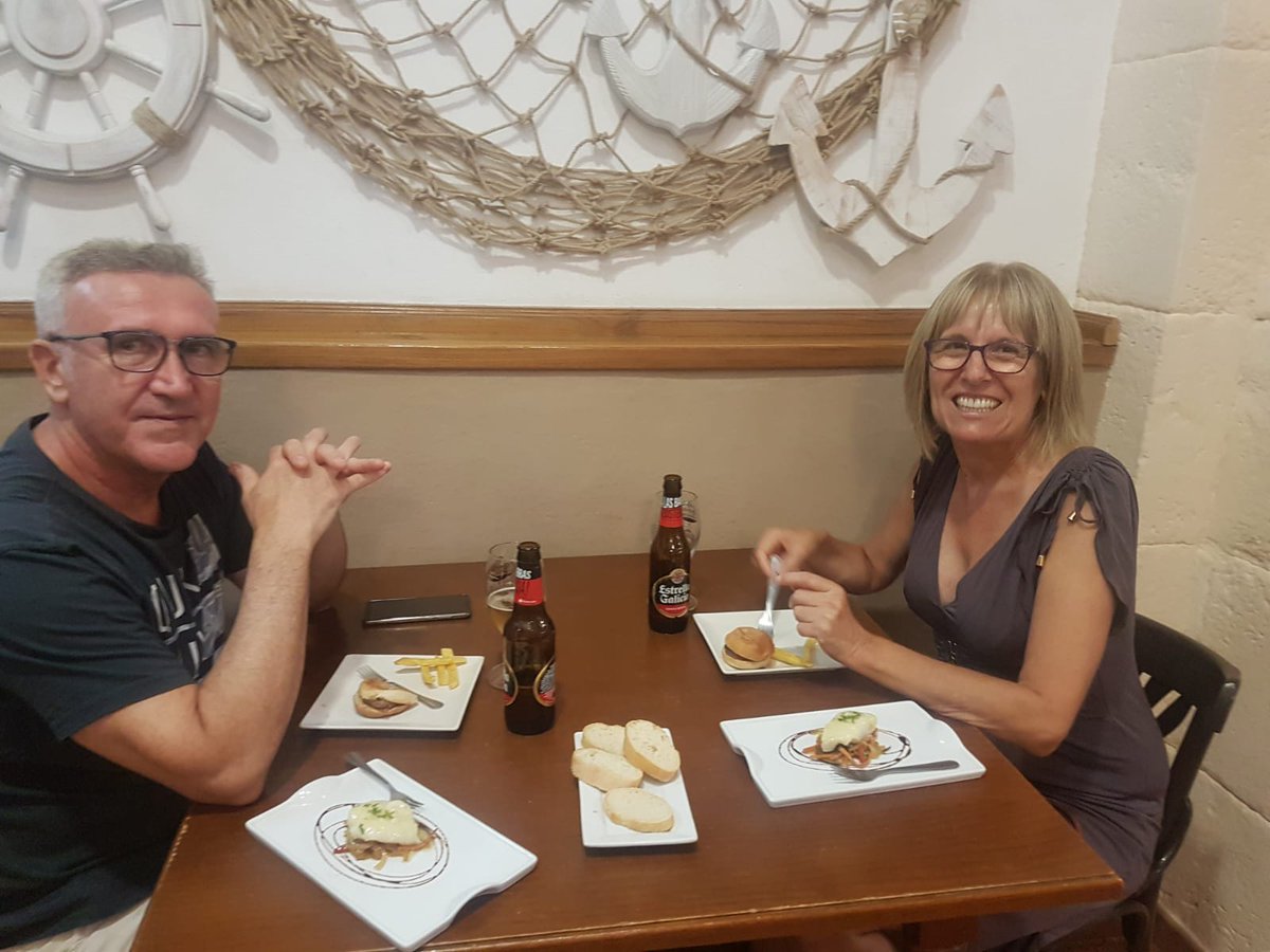 Tic Tac! Últimas horas de #tapasolidariaalmeria!🤗
Última oportunidad para ganar lotes gourmet!🎁
Concursa con nuestra APP 👇 tapasolidariaalmeria.org/app/
Ellos ya lo están haciendo.Te sumas?🤟
Ayudas a <a href="/A_Toda_Vela/">A Toda Vela</a> y hosteleros.
<a href="/aytoalm/">Ayuntamiento de Almería</a> <a href="/dipalme/">DIANA P. ALDANA</a> <a href="/Cajamar/">Grupo Cajamar</a> <a href="/pan_hidalgo/">Pan Hidalgo</a> y colaboradores