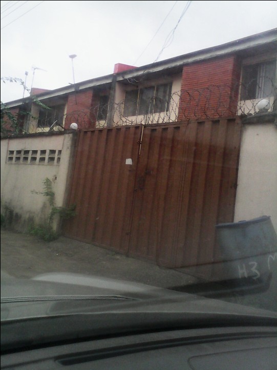 highlevelng's tweet image. To Let:
Description: 3 Bedroom Duplex with Bq (Residential or Commercial)
Location: Moore road, off Herbert Macaulay way by UNILAG Road, Yaba, Lagos, Nigeria
Rent: N3M per annum 
Contact: 08023406063 (WhatsApp)