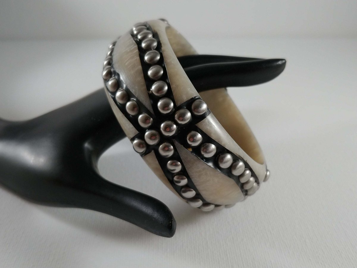 VintiquePastime's tweet image. Vintage Pearlized Lucite Bangle Bracelet with Sterling Silver Studs - Punk Rock Bangle - Goth Bangle Bracelet #SterlingBangle #LuciteBangle …