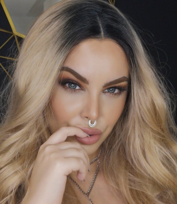 I'm a fucking chameleon 😂 https://t.co/qQ5Tx0mpCG<a href="/tag/smokingfetish"class="tags"><span>#smokingfetish</span></a>