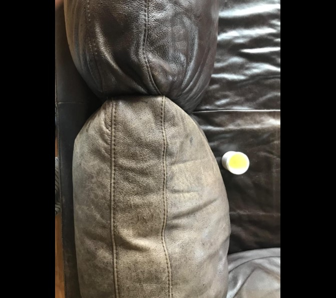 ⭐⭐⭐⭐⭐ 𝐄𝐚𝐬𝐲 𝐭𝐨 𝐮𝐬𝐞, 𝐠𝐢𝐯𝐞𝐬 𝐚 𝐧𝐞𝐰 𝐥𝐢𝐟𝐞 𝐭𝐨 𝐥𝐞𝐚𝐭𝐡𝐞𝐫.

"Used half a tub on my 14 year old well worn sofa, it had faded a lot due to being in a sunny room. Very pleased with the result. Lovely scent from the product."

amazon.co.uk/dp/B005EBNZTI