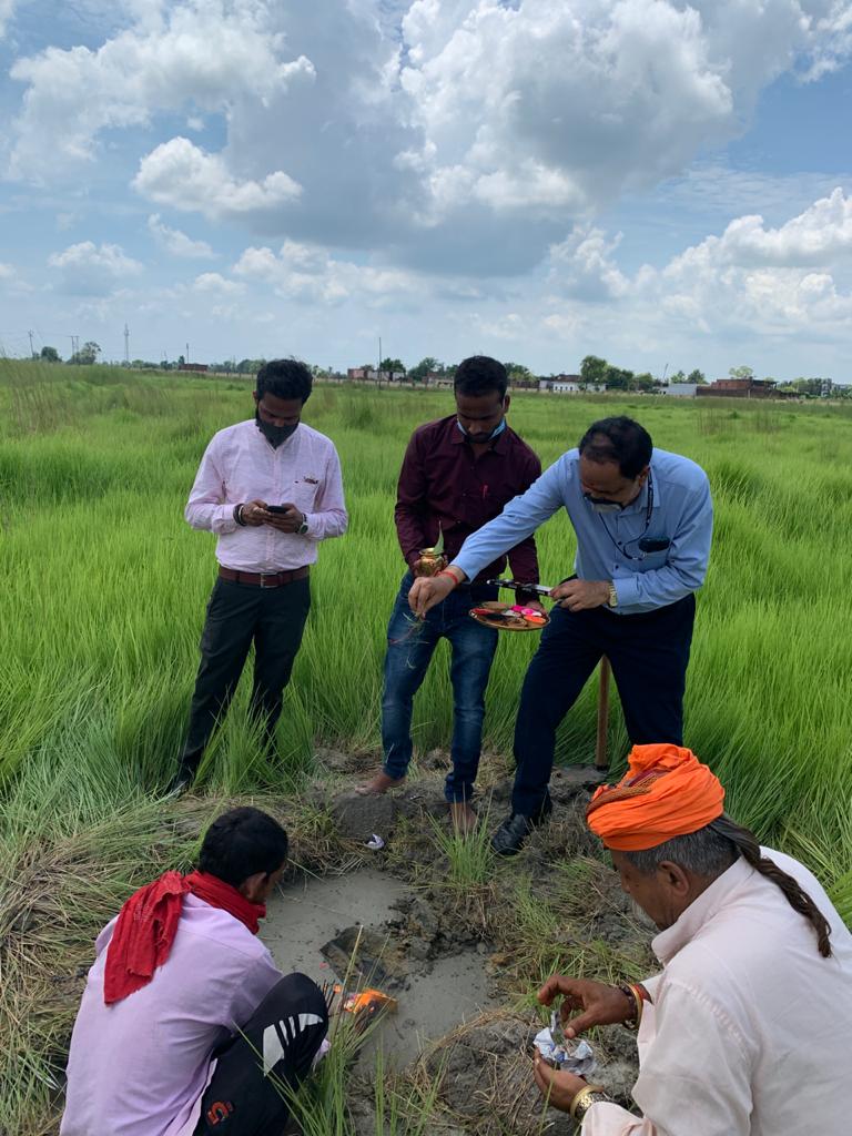 AAI_Official's tweet image. Bhoomi Pujan for the Construction of new Interim Terminal at Kushinagar International Airport was held today in the presence of Sh. Bhupendra Chaudhry, DM, Kushinagar; Sh. A. K. Dwivedi, Airport Director, Gorakhpur &amp;amp; Kushinagar and other #AAI officials.