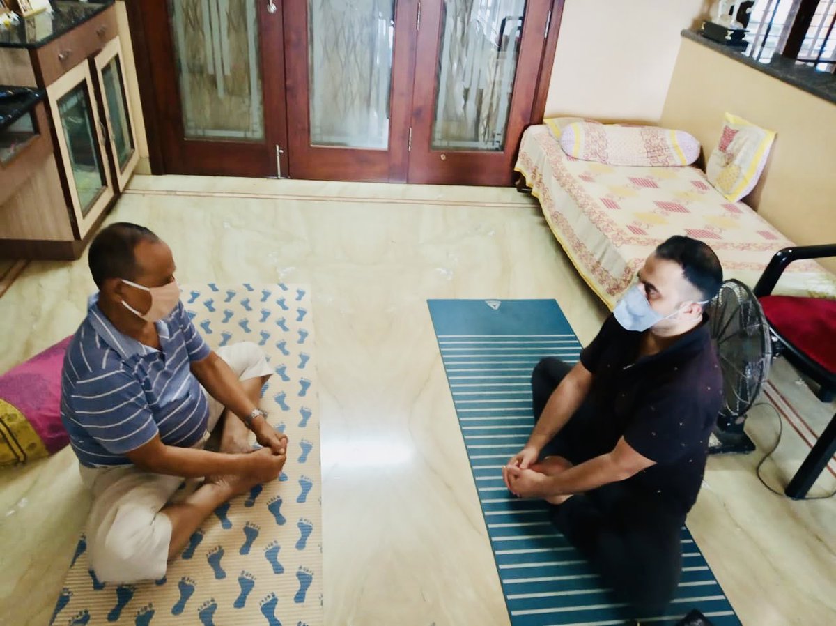 yogaboyganesh1's tweet photo. Yoga helps to old age people in this panademic situation .. so stay safe ... stay fit and stay positive ..
#yoga
#yogathome
#coronawarrior
#staysafe
#safeodisha
#stayfit
#posetivevibes
#oldagepeople
#Mybhubaneswar
@CMO_Odisha
@Naveen_Odisha https://t.co/SZ3CgwpPJu