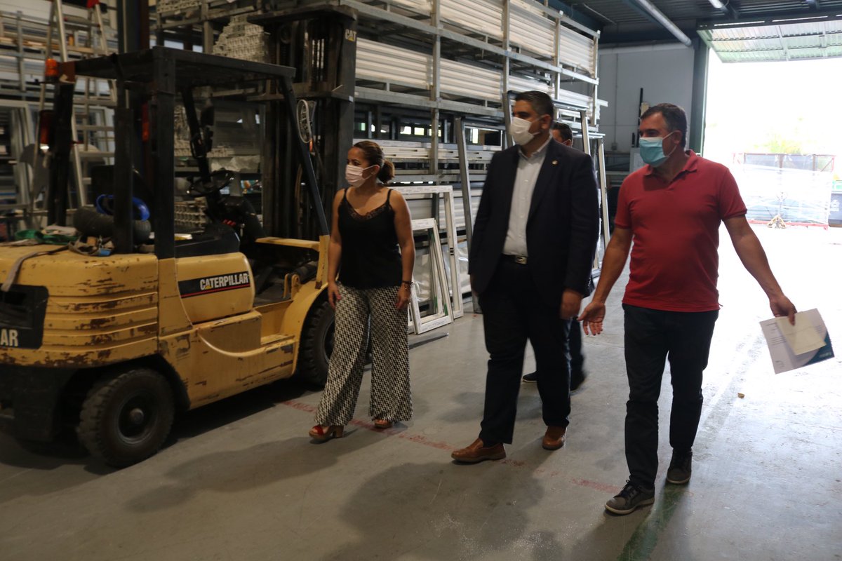 joselemijas's tweet photo. #Mijas #Empresas 

Intercambiando impresiones y conociendo de primera mano la repercusión de las ayudas del #PlanOREA impulsado desde @AytoMijas para reactivar la economía local y respaldar el gran esfuerzo que vienen realizando las empresas y emprendedores en nuestra ciudad https://t.co/jNQL8JbbGJ