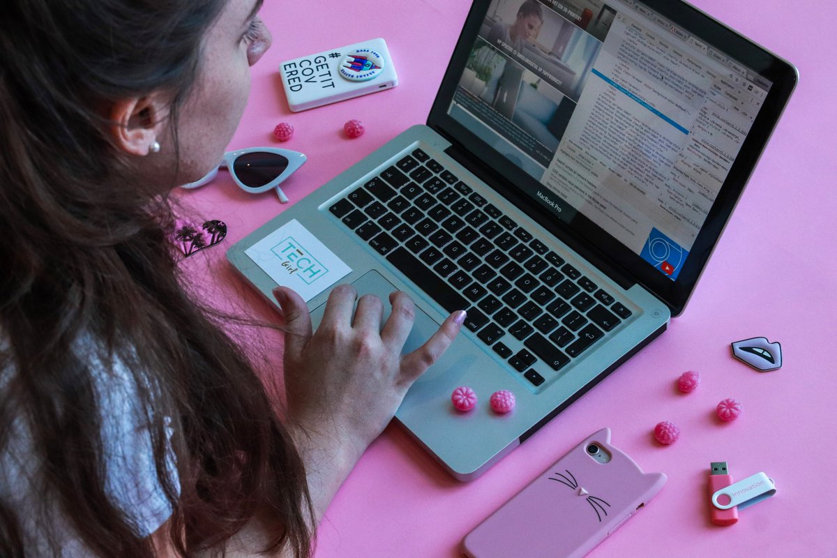 flexplektest's tweet photo. Wie oh wie wint de ASUS laptop t.w.v. 1300 euro? Welke thuiswerkplek was de tofste, mooiste, beste en orgineelste? Is Techgirl al bij jou geweest?

#FlexplekTest #Flexwerken #Thuiswerken #Techgirl #Asus #WorkLife #WorkMode #Business #ZZP #Inspiration https://t.co/bd7j1ViFNc