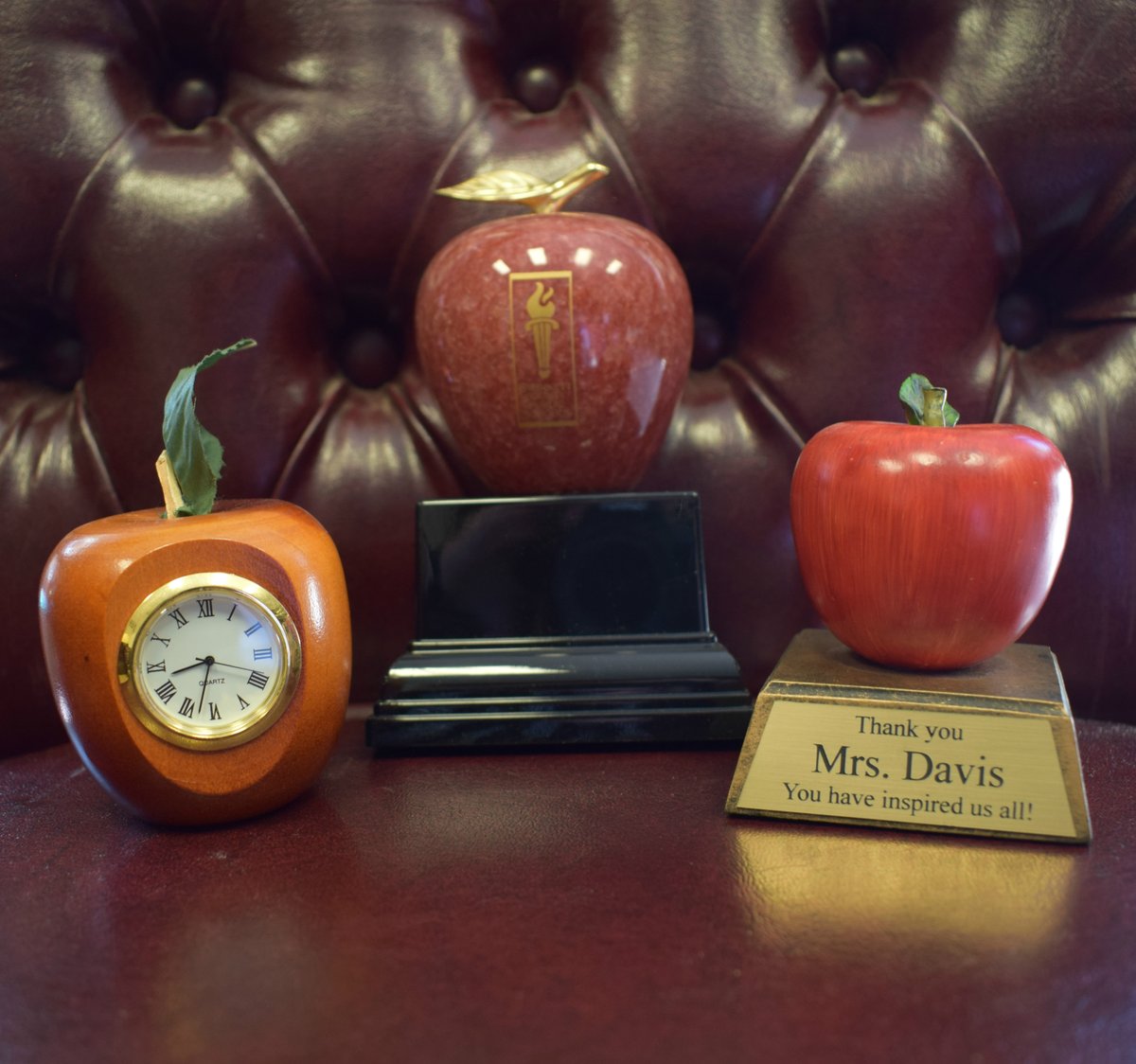 allamericanspec's tweet image. Teaching is the one profession that creates all other professions.
Show support to your teachers. 
allamericanspecialties.com/index.html
#Inspireachievement #AppleClock #TeacherAwards #TeacheroftheYear #VirtualLearning #School #Principal #TeacherSupport #Learning #Awards