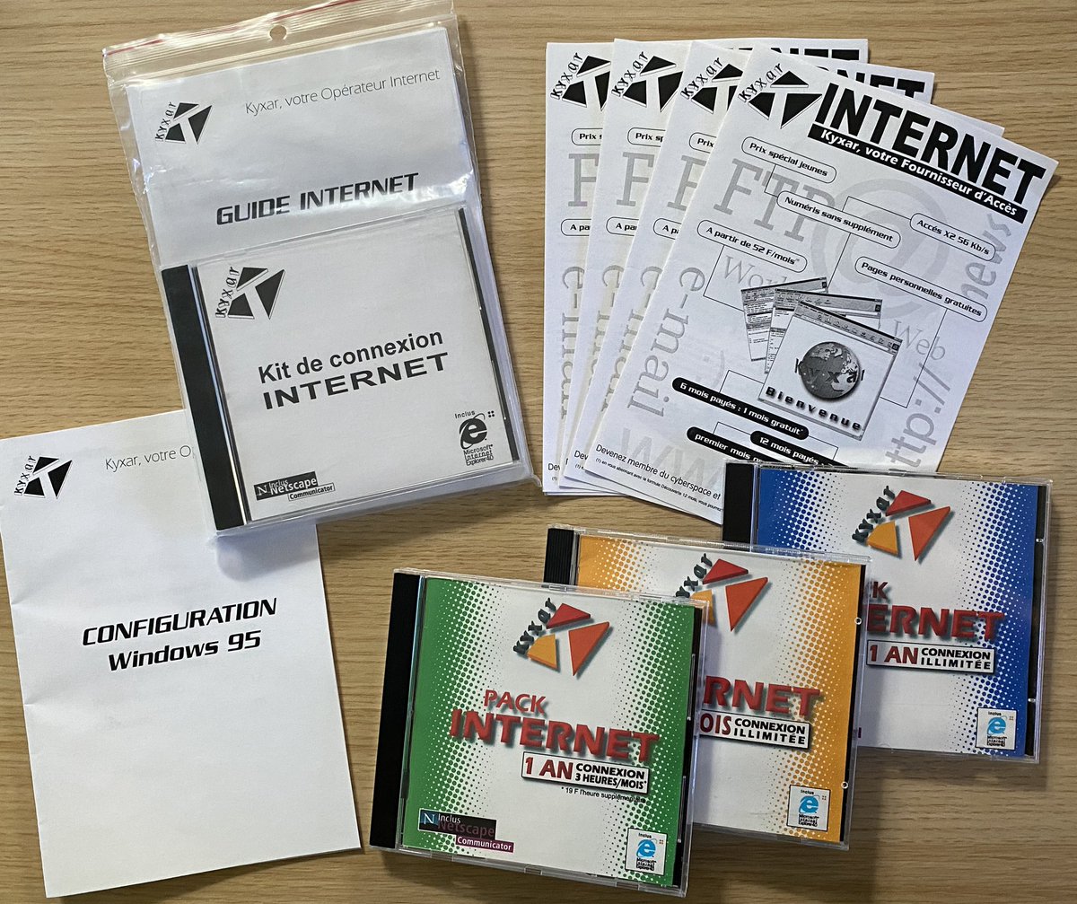 kyxar's tweet photo. Les nineties frappent à la porte aujourd’hui : le 25 aout 95 sortait en grandes pompes Windows95 sur l’air de Start Me Up des Rolling Stones. Du coup on a ressorti nos tout premiers kit de connexions, à l'époque où ni le protocole IP ni le navigateur n'était livré avec windows ! https://t.co/GQWAGBEDeb