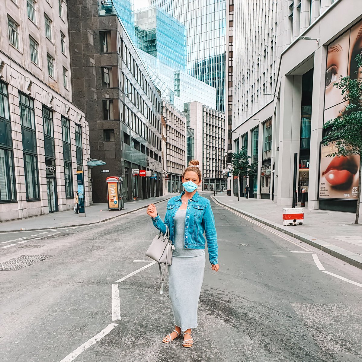 EnglishFamily_'s tweet photo. 🏙 🇬🇧 London like you have never seen it before

At the weekend we had an appointment in London. Walking down #fenchurchstreet was very surreal!

There was barely a person or car in sight. It was like being in a movie, the whole street was deserted.

#UKlockdown #lockdown #london https://t.co/q8yRwiTjv1