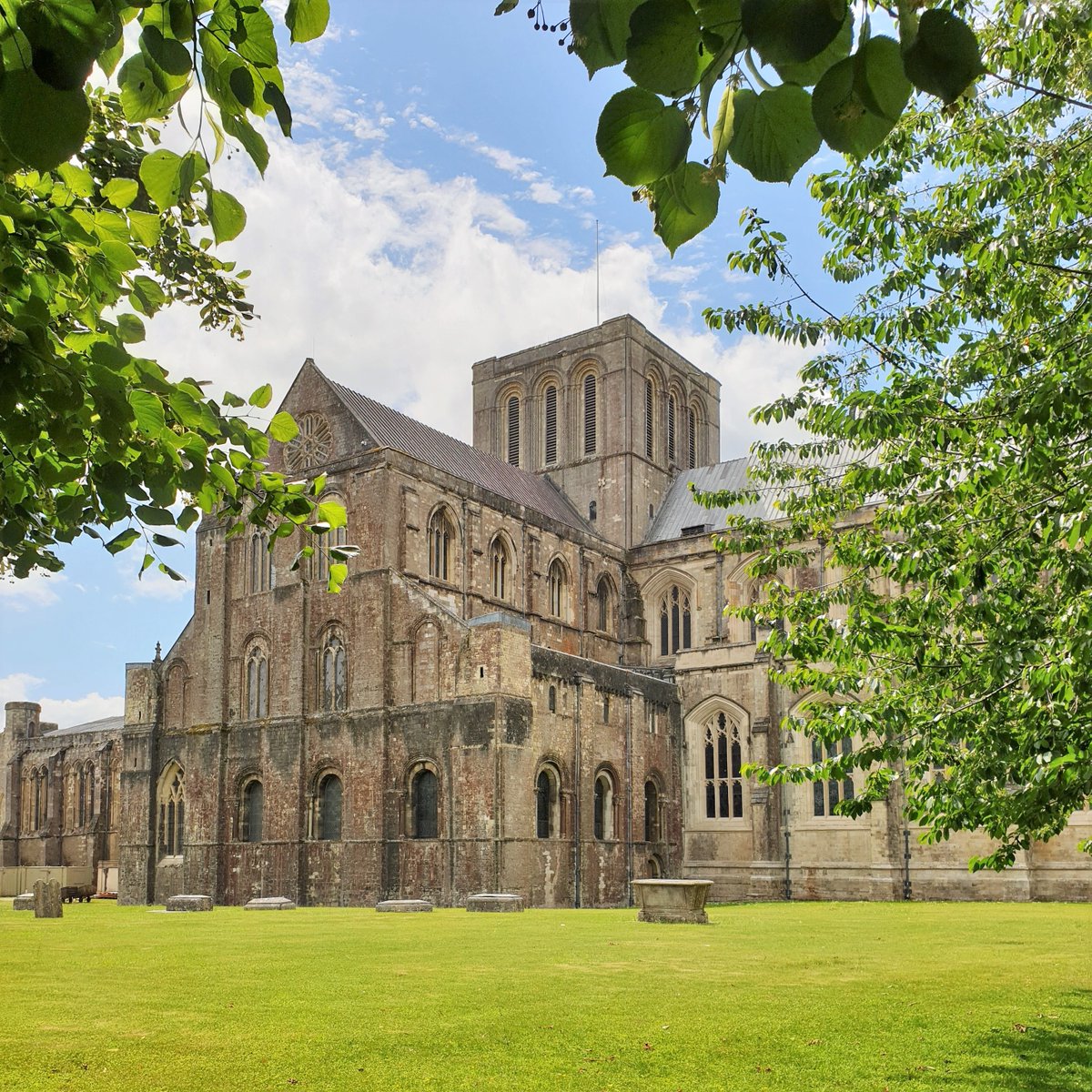 _UoW's tweet image. Great alternative view of the Cathedral 😍

📸IG: benparris
#hellowinch #summerview #winchester #cathedral