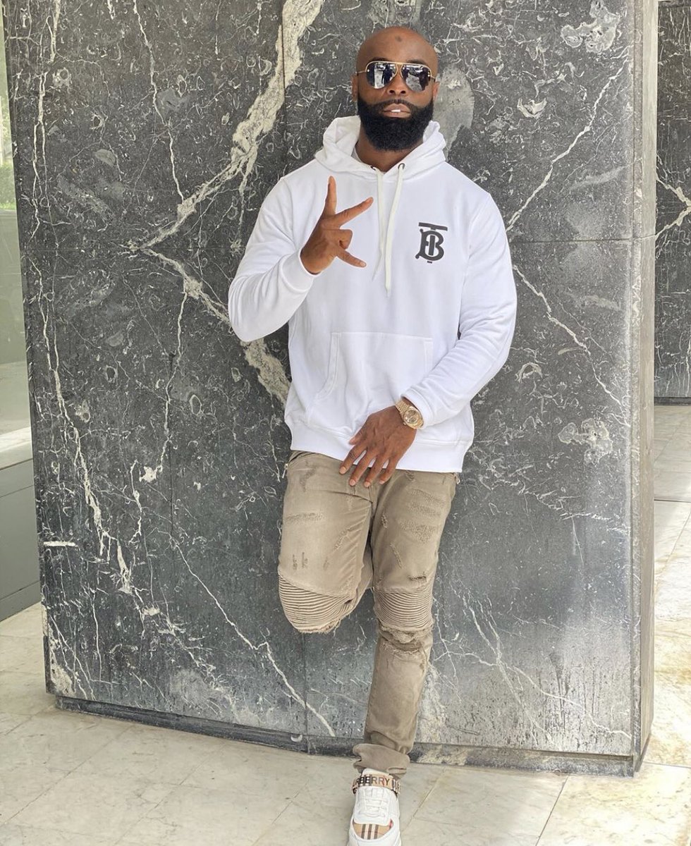 KaarisOfficiel1's tweet photo. 2.7.0 arrive quel est le son que tu attends le plus ? 🩸🐺
#2.7.0 #loupgarou #danslebifröst #dozo #sevran #93 https://t.co/FuLG89lZlW