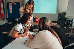 4/ To tackle this challenge, a mobility camp focusing on safety was held in October 2019. The kids learned about global and local trends in transport and cities, considered examples of street design and talked about how it affects comfort and safety.  #TUMIchallenge