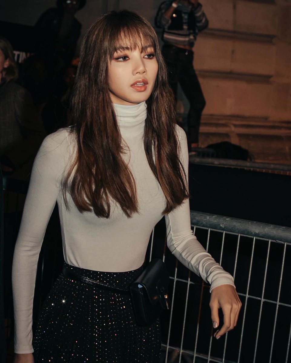 Lisa is the first asian star who was invited by Celine by Hedi Slimane.