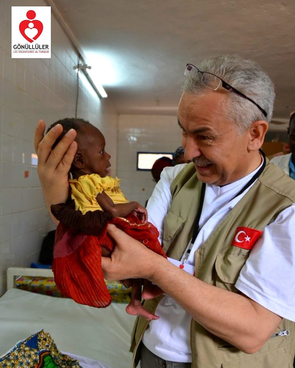 "Afrikalıyı anlamak için birçok duyguyu barındıran gözlerinin içine bakmanız yeterli olabilir. Afrika bir okul, her seyahat bir sömestr dönemidir bizler için. Ders başlıklarınız sabırdır, çaresizlikte yaşamaktır, sahip olduğunla yetinmek, kendine ait olmayana el uzatmamaktır."