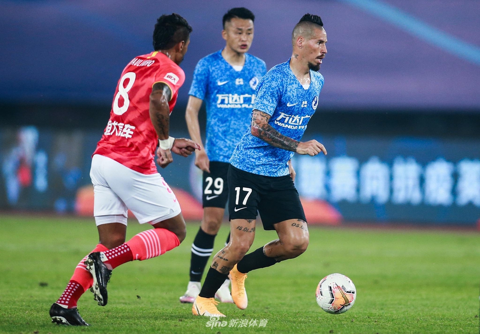 CSLfutbol's tweet photo. 🇨🇳 #SuperLigaChina J07 (#Dalian)
⚽️ #DalianProFC x #GuangzhouEvergrande 2-2 (Wang Yaopeng 16', Sam Larsson 31' / @paulinhop8 74', Fei Nanduo 79') https://t.co/miY3jnlws9