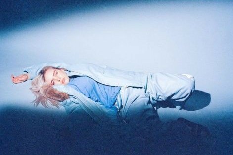 Billie Eilish as flowers a short thread :))