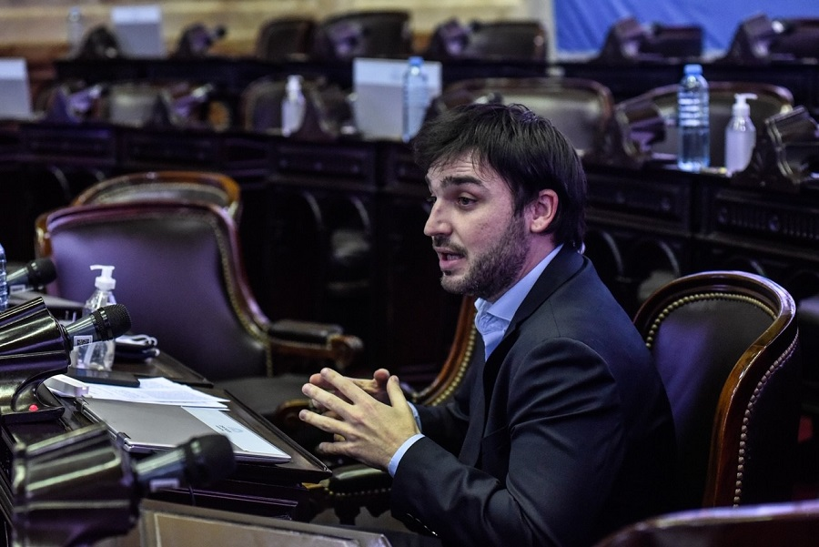 ElComodorense's tweet photo. #Nacionales | Torres: “voy a pedir que en la próxima sesión se trate el proyecto que multa la pesca ilegal” ►https://t.co/W7pZhnZe57 https://t.co/zIQMgBAqFp