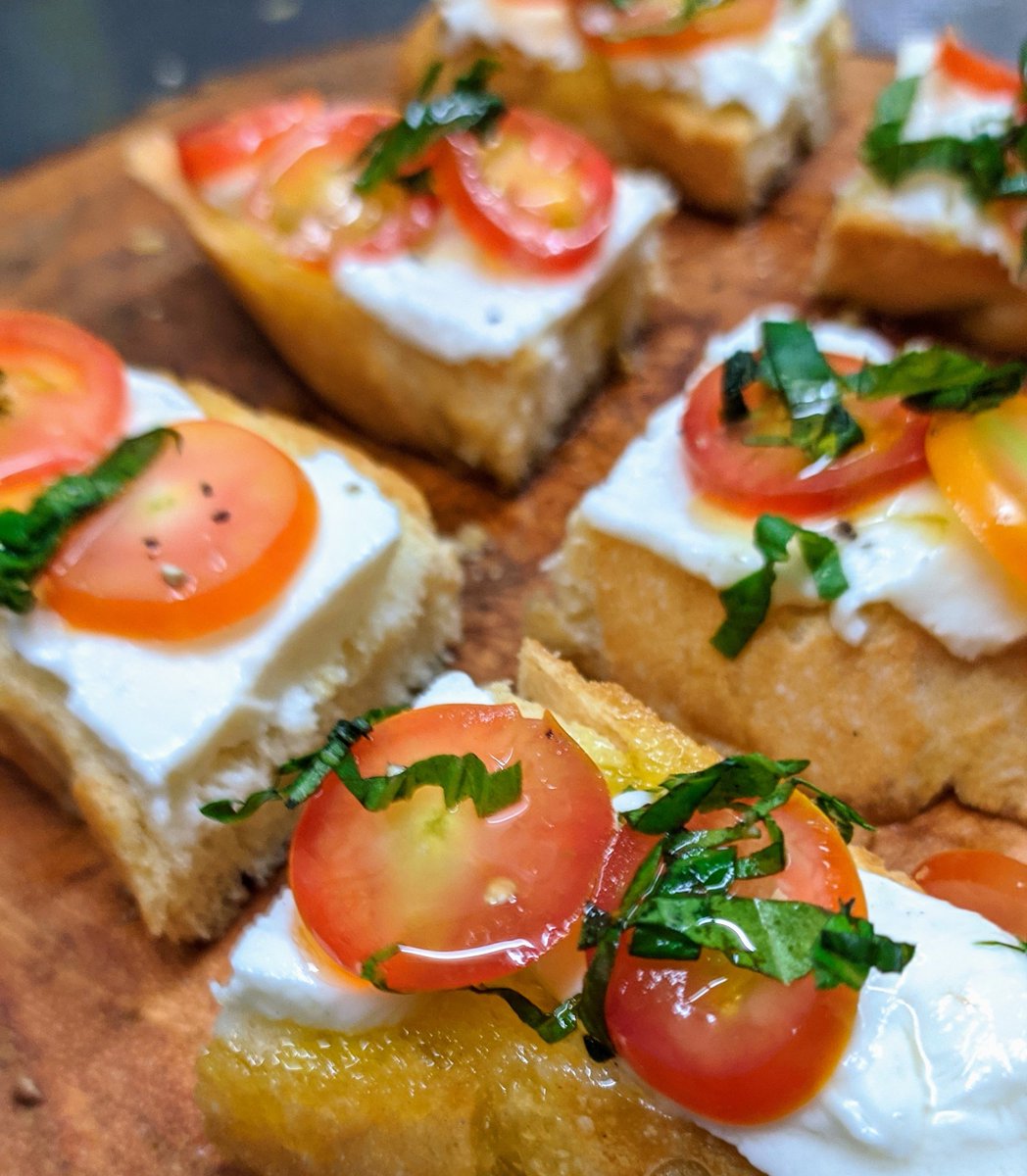 JBarCafe's tweet photo. Mozzarella, Tomato and Basil Bruschetta back on special
#mozzarella #tomato #basil #bruschetta #italianfood #bkk #bangkok #phrakhanong #wdistrict #jbarcafe https://t.co/ZGFZuXIJ5d