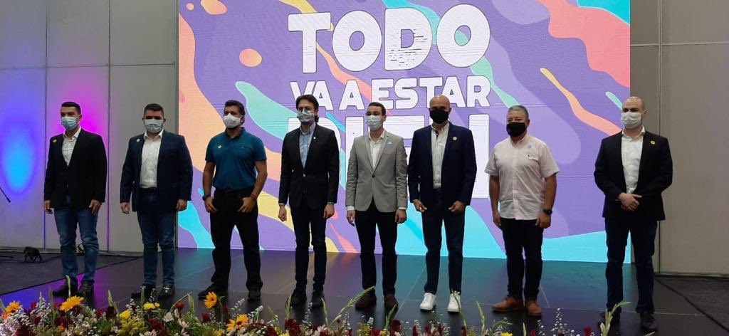 Estebanjararuiz's tweet photo. Que golazo se dejaron meter los que creyeron el cuento de “independientes”.
La independencia es algo que se construye desde el principio, no 6 meses antes de una elección.

Quintero no pertenece a un partido, pertenece a todos. 🧵👇 https://t.co/XPc5B0Hn6H