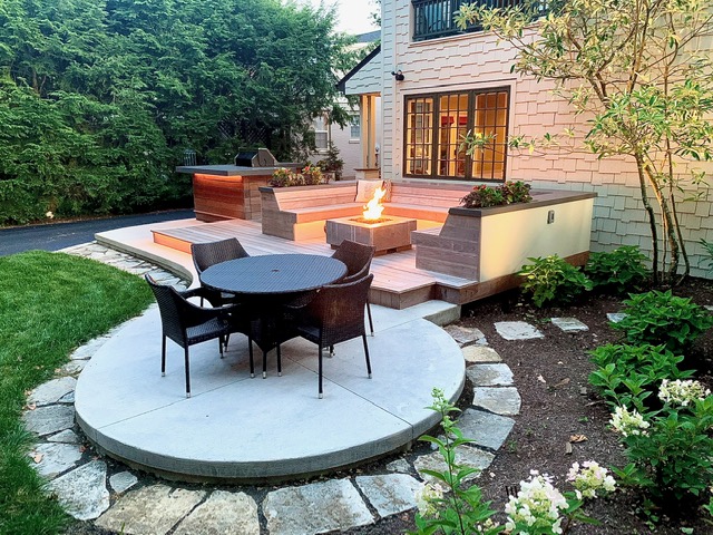 pohlrosapohl's tweet image. Fire crackling, food grilling, s'mores roasting. It's that time of year. We ❤️ patio season!