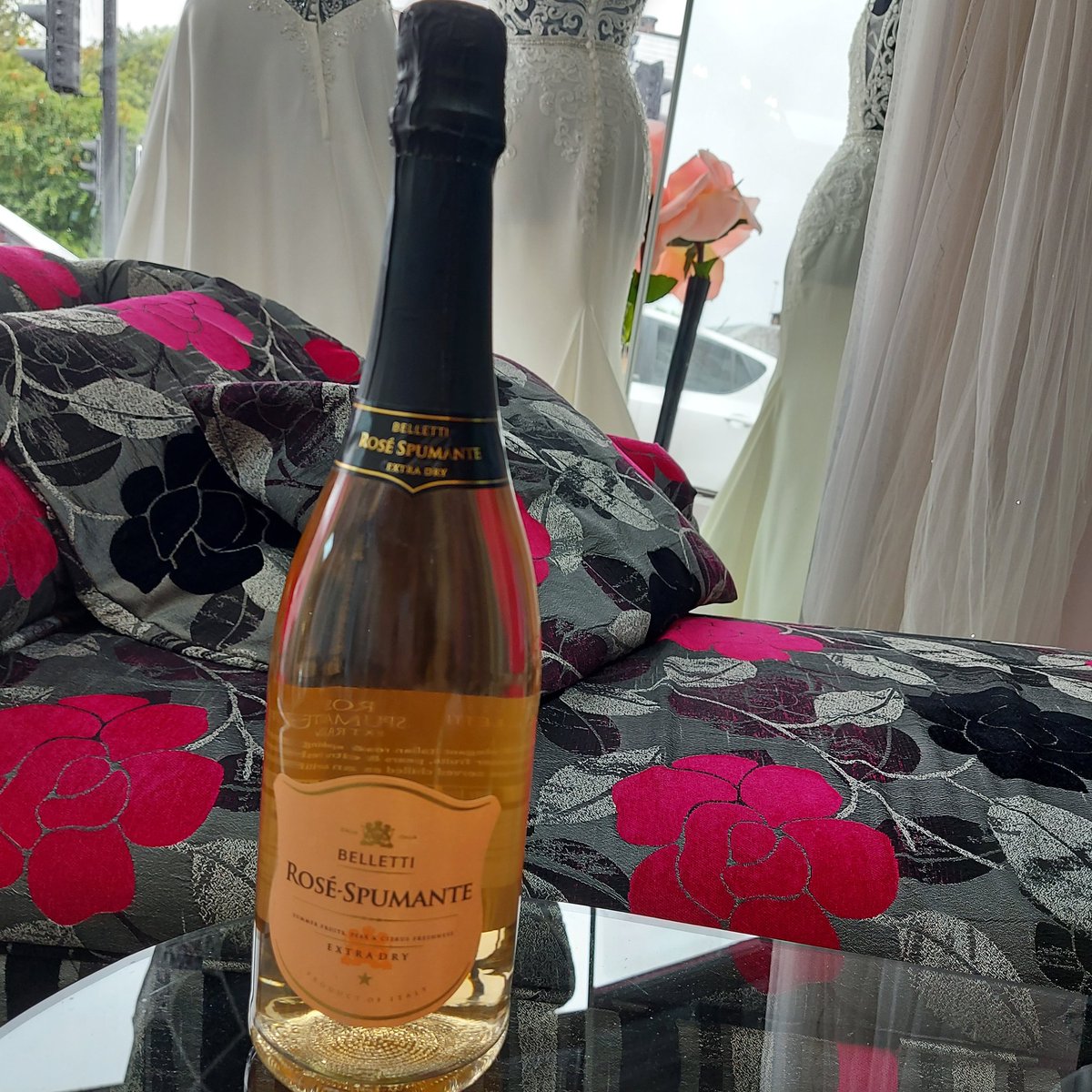 Thank you so much to Louise for our bottle of fizz! Your so kind ❤👰💍