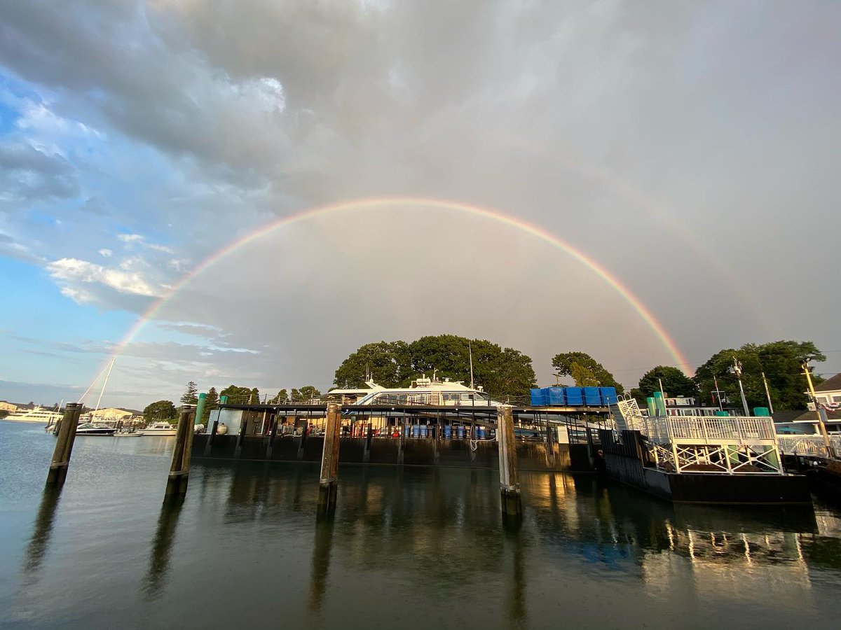 VisitMA's tweet photo. Looking for a thrill? Check out @hylinecruises, a high-speed Ferry to to #Nantucket or #MarthasVineyard from #Hyannis #CapeCod. Perfect #daytripma or #staycationma idea to end the summer! #hyline also gives 1-hour sighting tours around #hyannisharbor.
https://t.co/LJ6nY7an0v https://t.co/AQRPY191FR