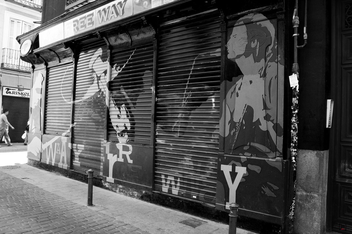 #madridencuarentena #callesdemadrid #lalatina #madrid #madridcentro #madridmola #ig_madrid #madridgrafias #spain #emptystreets #fotocallejera #madridlife #streetphotography #visitmadrid #ghosttown #streetphoto #city_captures #lifeinspain #callejeando #visitspain #madridlovers