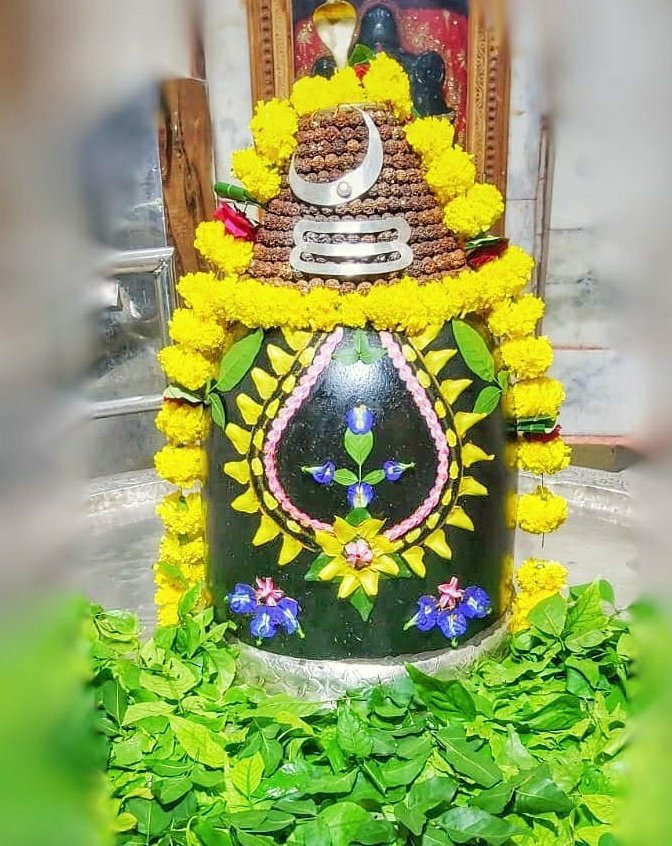 1.Somnath:- Someshwar situated at Somnath: It is the first Jyotirling known to fulfill the wishes of the devotee.Daksha Prajapati was born out of the nail of Bramha.His 27 daughters were married to Chandrama,but Chandrama cared only for Rohini .