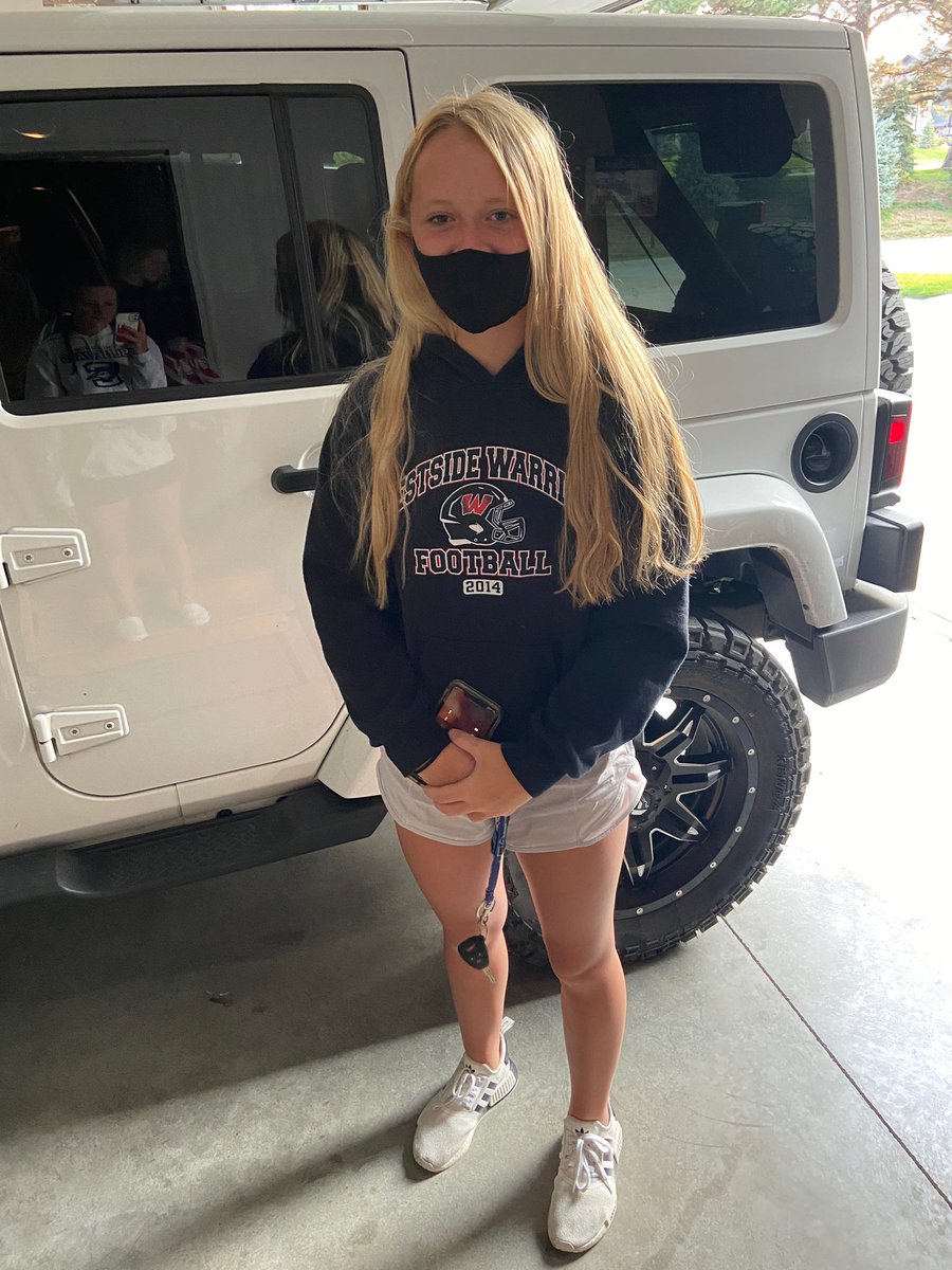 Freeman77jeff's tweet image. Last first day of HS for Ky!  Lauryn has two left!  #senioryear #sophmoreyear  #pushpause