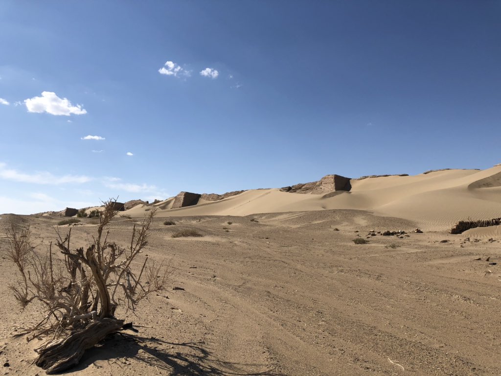 Mountains, steppe, desert and Covid overcome to finally make it to the holy grail of desert cities: the Tangut fortress of Khara Khoto, deep in Inner Mongolia’s Badain Jaran desert, with the nearest town Ejina 额济纳 still taking its Tangut name (something like ‘Yijinai’) 1/5