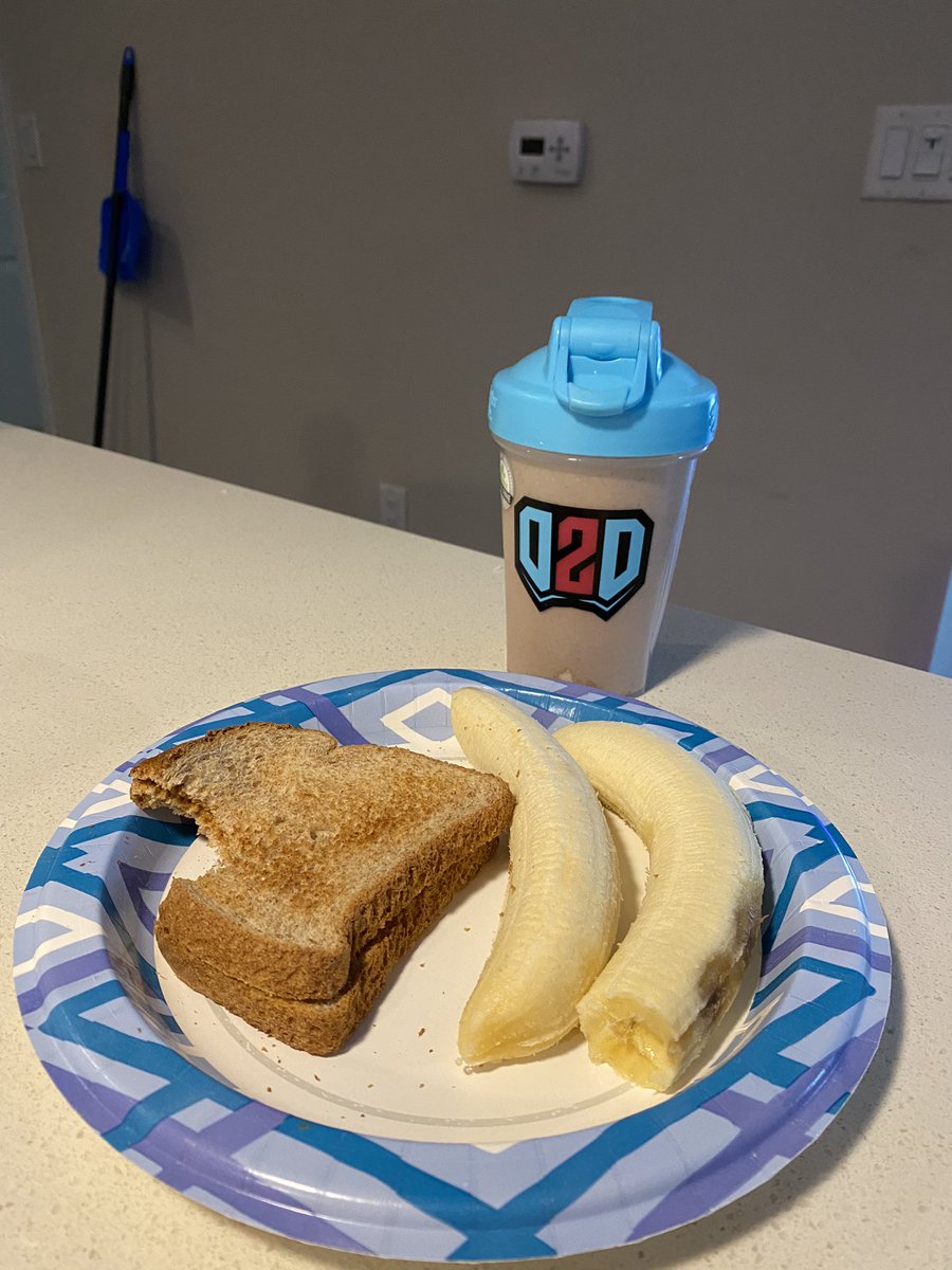 Gm. Breakfast. 2 slices toast, 32g peanut butter, 2 bananas and 100g MRE. 954 calories