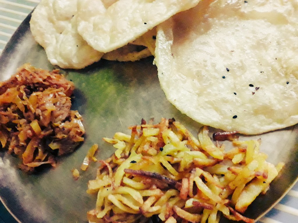 #Luchi #Aloobhaji #CabbageCurry  #tuesdayvibes #food #indianfood #Bengalifood #Cooking #foodpics #FoodLoversSpace 😊😊🤤🤤🤤🤤🤤