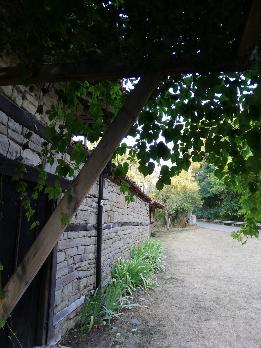 ataval's tweet photo. The village of #Katunishte @Burgas region - #beauty of old #Bulgarian houses and #gates! 🏘️🌶️👌🍀💚💙🌿🌞👣🔔😇 https://t.co/BuJBrZhPUE