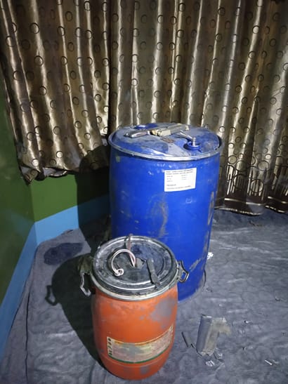 The two explosive packed drums- 160 and 40 kg respectively that were fitted into the maruti car by  #Pulwama attackers...total 200 kg of Explosives including 35 kg of rdx