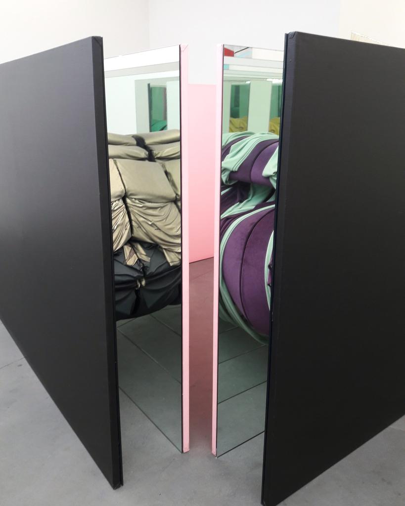 rikcorijn's tweet photo. #lilidujourie - 'Between Black &amp; Pink' (1986)
#biennalevandeschilderkunst #rogerraveelmuseum #womensart https://t.co/hvRb6lAcLX