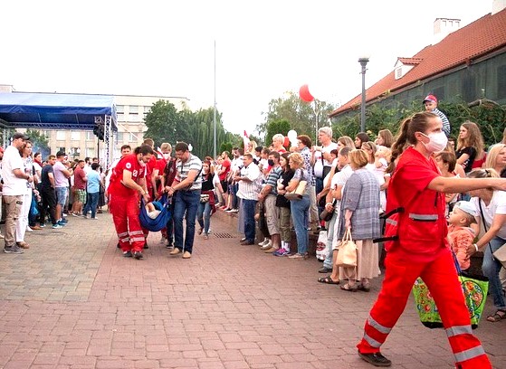 IFRC_Europe's tweet photo. Fresh photos from #Belarus 🇧🇾 : Red Cross teams continue to be on the ground providing first aid for those who need it. #ThanksVolunteers https://t.co/8nYEnwrS0D