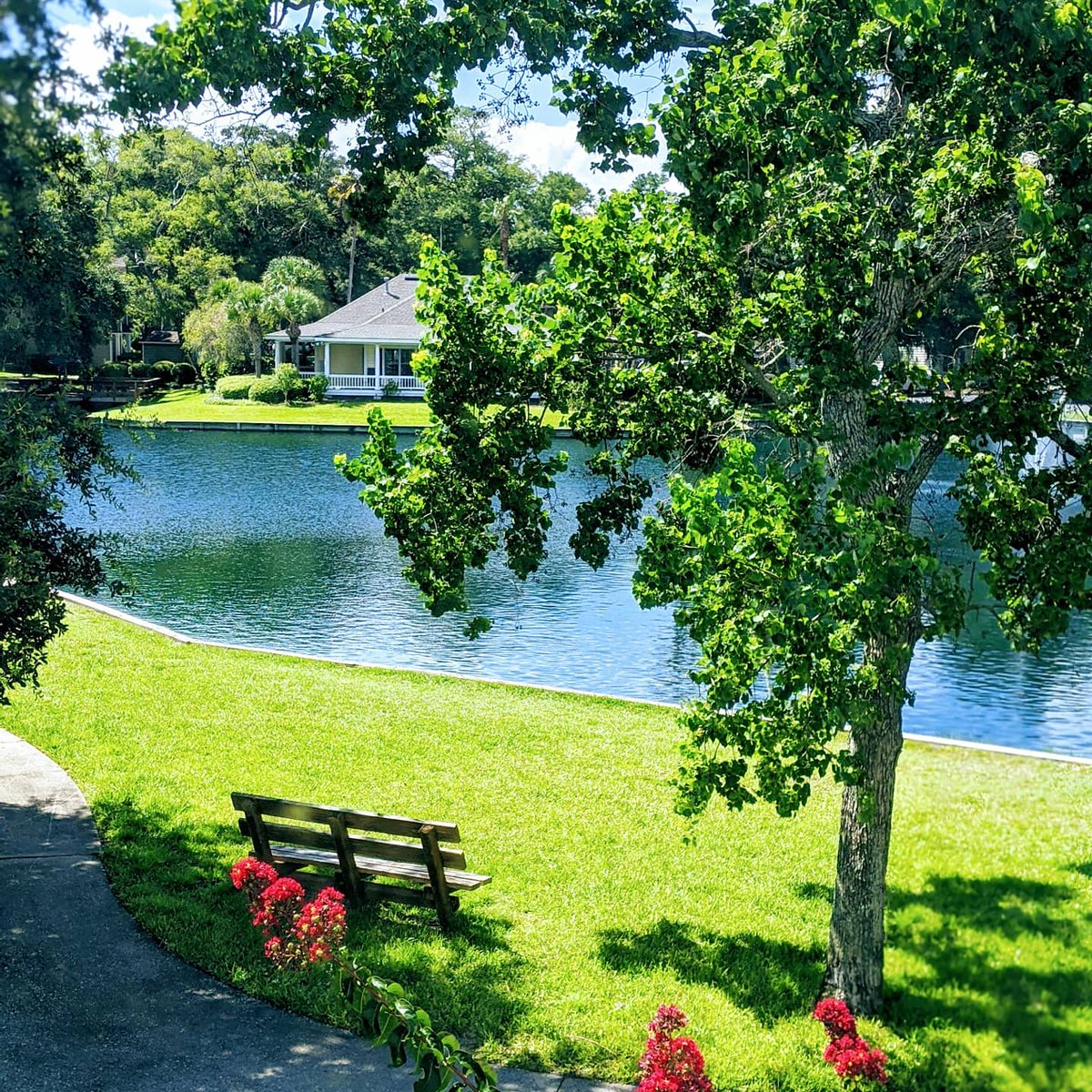 gfreetraveler's tweet photo. I'm so excited to share about stay at The TeeBox on St. Simons. The condo was a home away from home and we enjoyed all the amenities!
#stsimonsisland #theteebox #family #vacation #familytravels #goldenisles #familytimes #georgiatravels
https://t.co/qq87iQNPSe https://t.co/24Qv2Ew7K0