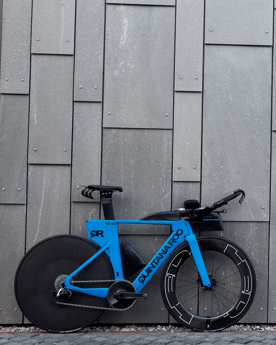 quintanarootri's tweet photo. Check out QR athlete Allan Hovda's PRsix2 equipped with SRAM RED eTap AXS 1x and Morf-Tech bars. This machine is ready to takeoff. Read to full review as featured on @slowtwitch. Link in bio 📲
.
.
.

#prsix2 #prseries #qr #quintanarootri #triathlon #triathlonbike  #slowtwitch https://t.co/kBbwi8jT18