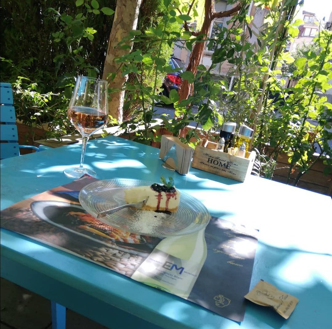 Finishing my #lunch today- #rose wine, Sriracha #mussles and #blueberry #cheesecake at rhe #GoldenFish restauranr in <a href="/burgas/">Burgas</a>
🍷🌶️🍤🦐😋🍰🍽️💙⛱️💦🌞😎