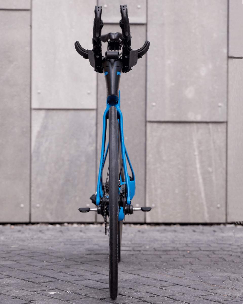 quintanarootri's tweet photo. Check out QR athlete Allan Hovda's PRsix2 equipped with SRAM RED eTap AXS 1x and Morf-Tech bars. This machine is ready to takeoff. Read to full review as featured on @slowtwitch. Link in bio 📲
.
.
.

#prsix2 #prseries #qr #quintanarootri #triathlon #triathlonbike  #slowtwitch https://t.co/kBbwi8jT18