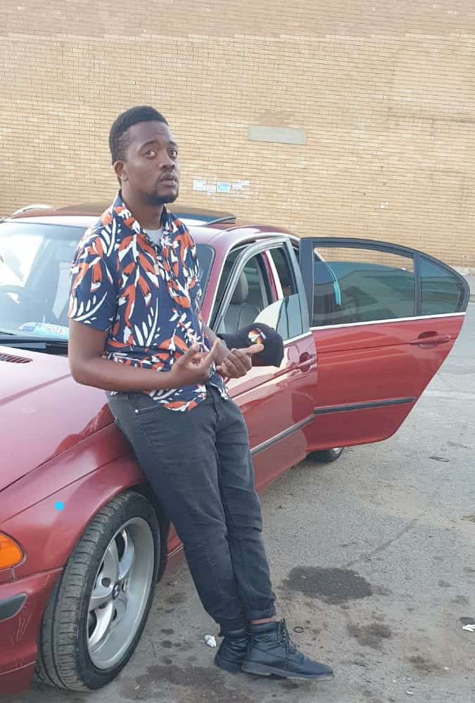 RZolas's tweet photo. Please assist the Florida and Germiston SAPS on the whereabouts of Mufadzindishe Madzivadondo a Zimbabwean Culinary arts student at EWC Germiston who is wanted for housebreaking and theft of R25k and also for Fraud worth R10k #SAMediaMustFall #deputyPresident https://t.co/QfVQy9W8A2