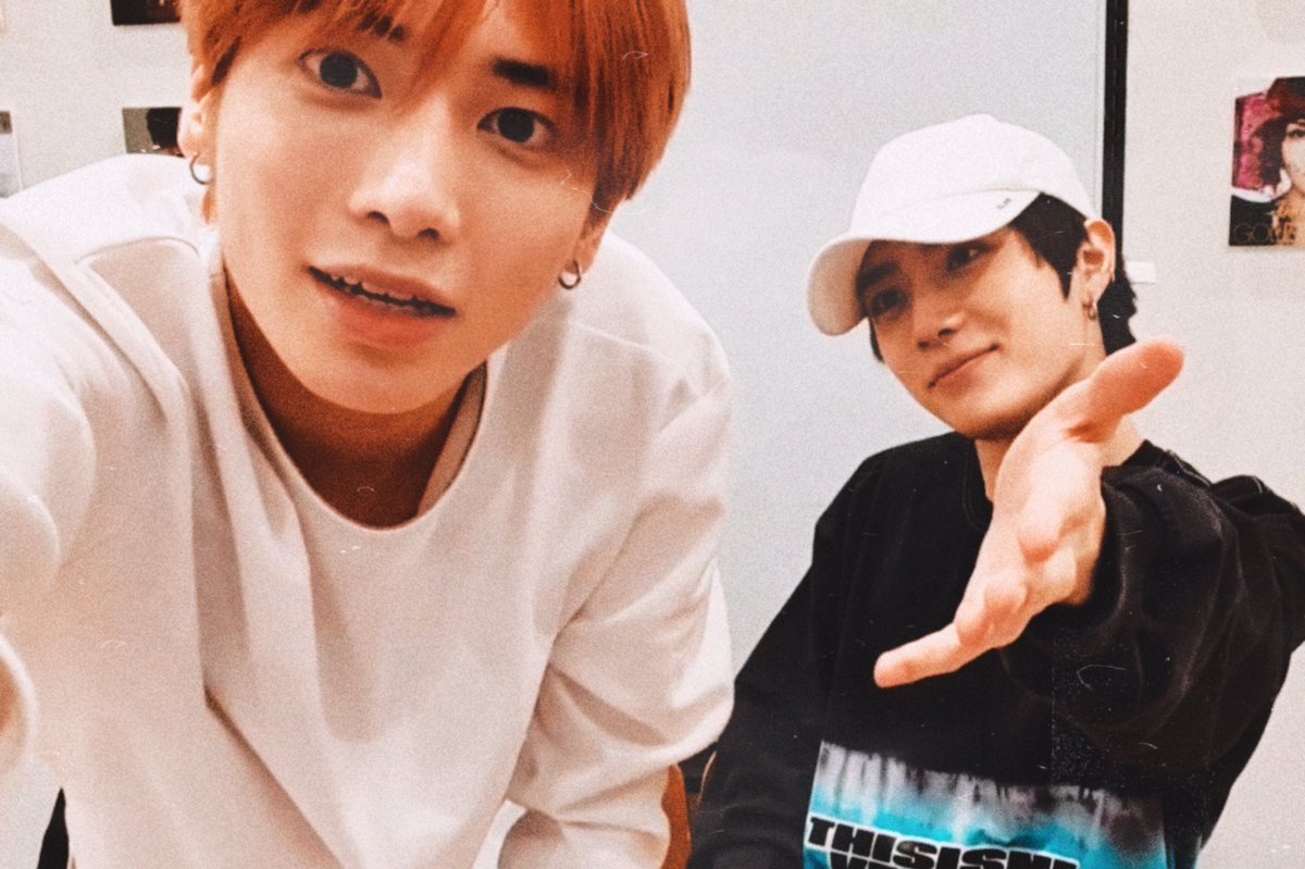 — 𝒐𝒏𝒍𝒚 𝒇𝒐𝒐𝒍𝒔 𝒇𝒂𝒍𝒍 𝒇𝒐𝒓 𝒚𝒐𝒖 ; ↳ taegyu au where beomgyu makes playlists for taehyun to drop hints that he likes him. but taehyun, oblivious to beomgyu’s feelings, just recommends the songs to his crush, unaware that he’s slowly breaking beomgyu’s heart.